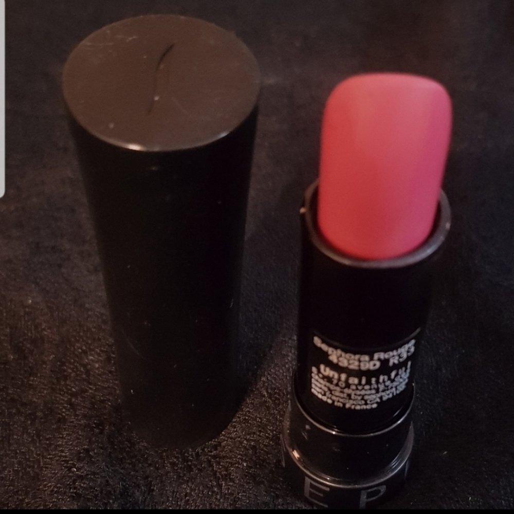 Sephora lipstick unfaithful rouge cream pink